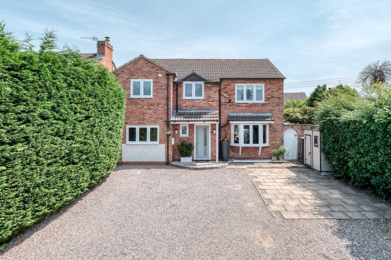 Yew Trees Worcester Road, Wychbold, Droitwich, Droitwich, WR9 7PF