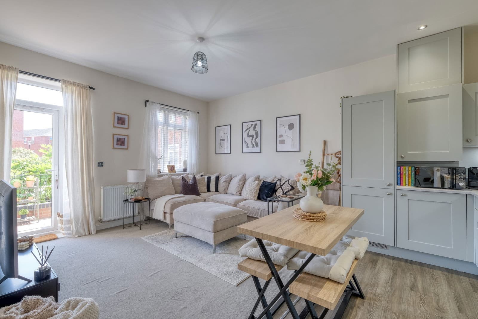 Apartment 1, Waddesdon House 10-12 Gorcott Lane, Solihull, Shirley, B90 1GH