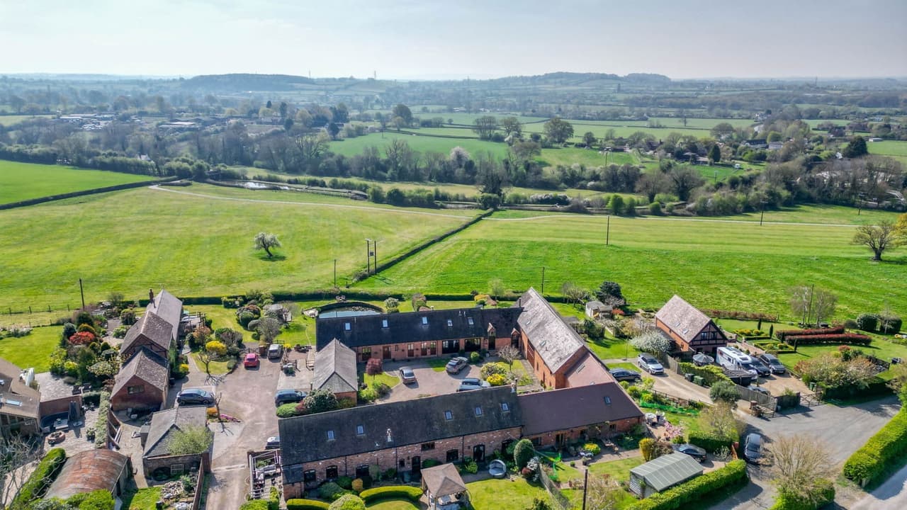Shepherds Barn Sugarbrook Lane, Stoke Pound, Bromsgrove, Bromsgrove, B60 3AU
