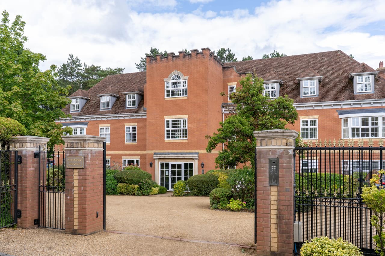 Flat 3, Malvern Grange Greenhurst Drive, Birmingham, Barnt Green, B45 8GH