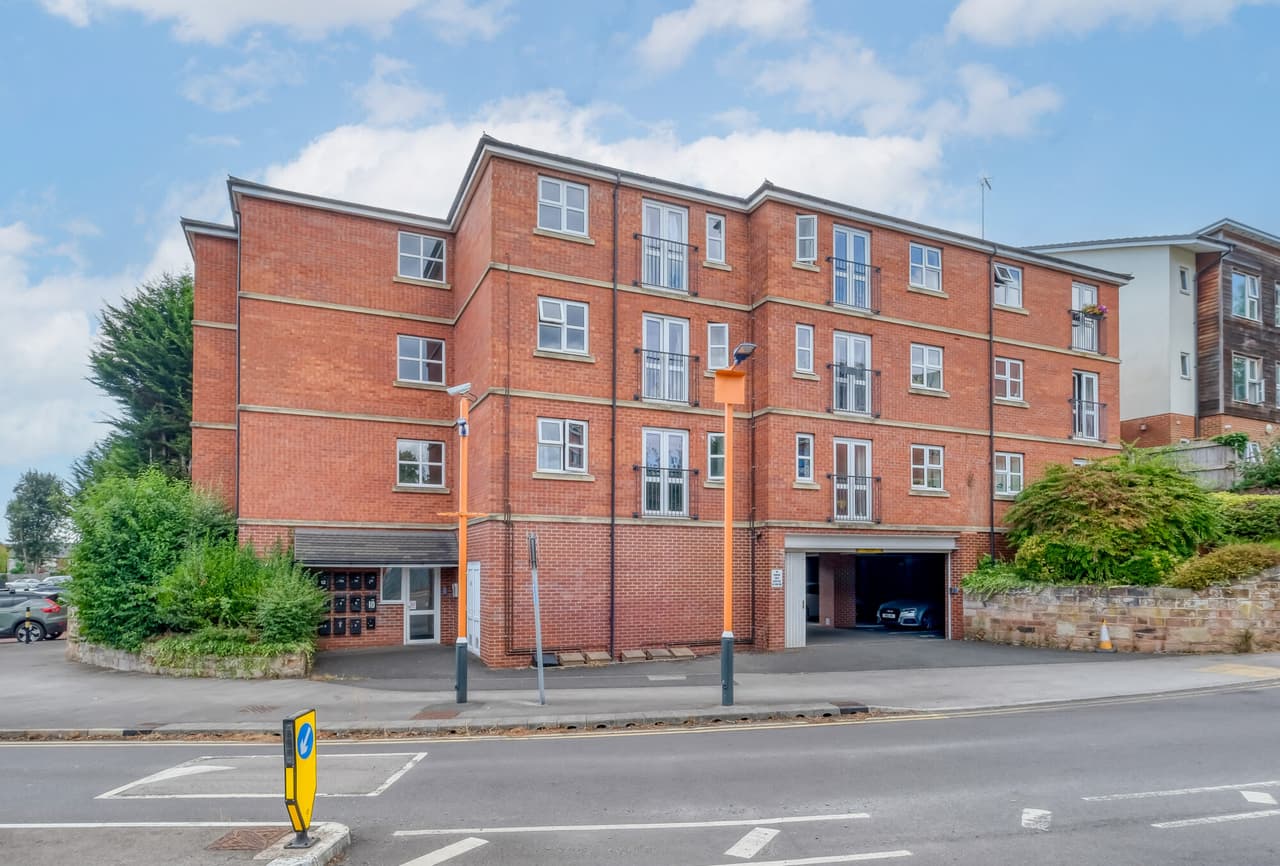 Apartment 10, Elms Court New Road, Bromsgrove, Bromsgrove, B60 2LX