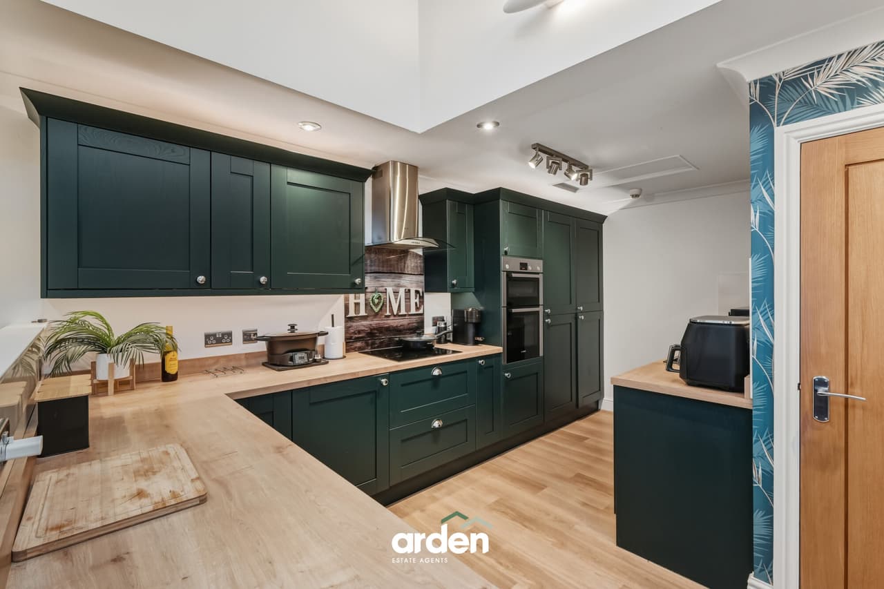 Apartment 4, Chester House, Bromsgrove, 47 Wellington Road, B60 2AX