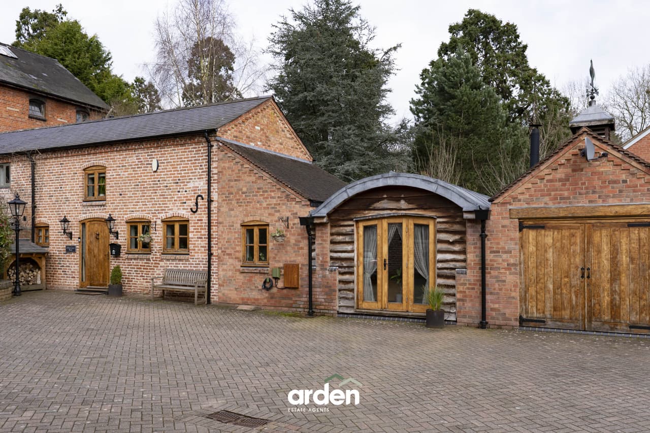 Mill Court Barn, 24 Mill Court, Alvechurch, Birmingham, Birmingham, B48 7JY