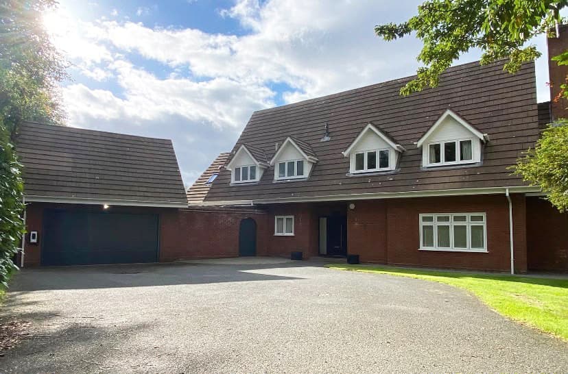 Hollyfield Drive, Barnt Green, B45
