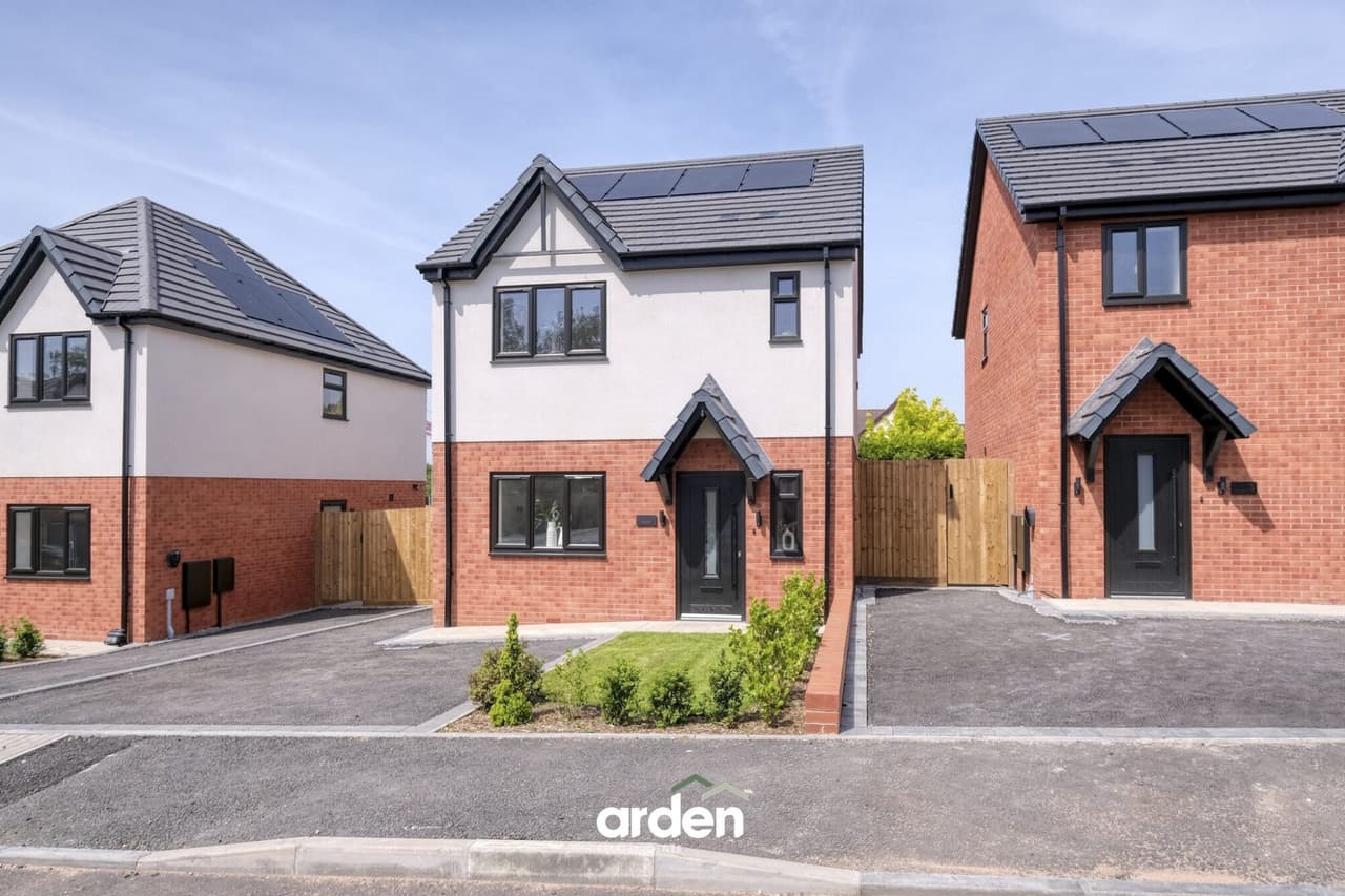 The Chestnut Ailstone Mews, Lickey End, Bromsgrove, B60 1DE