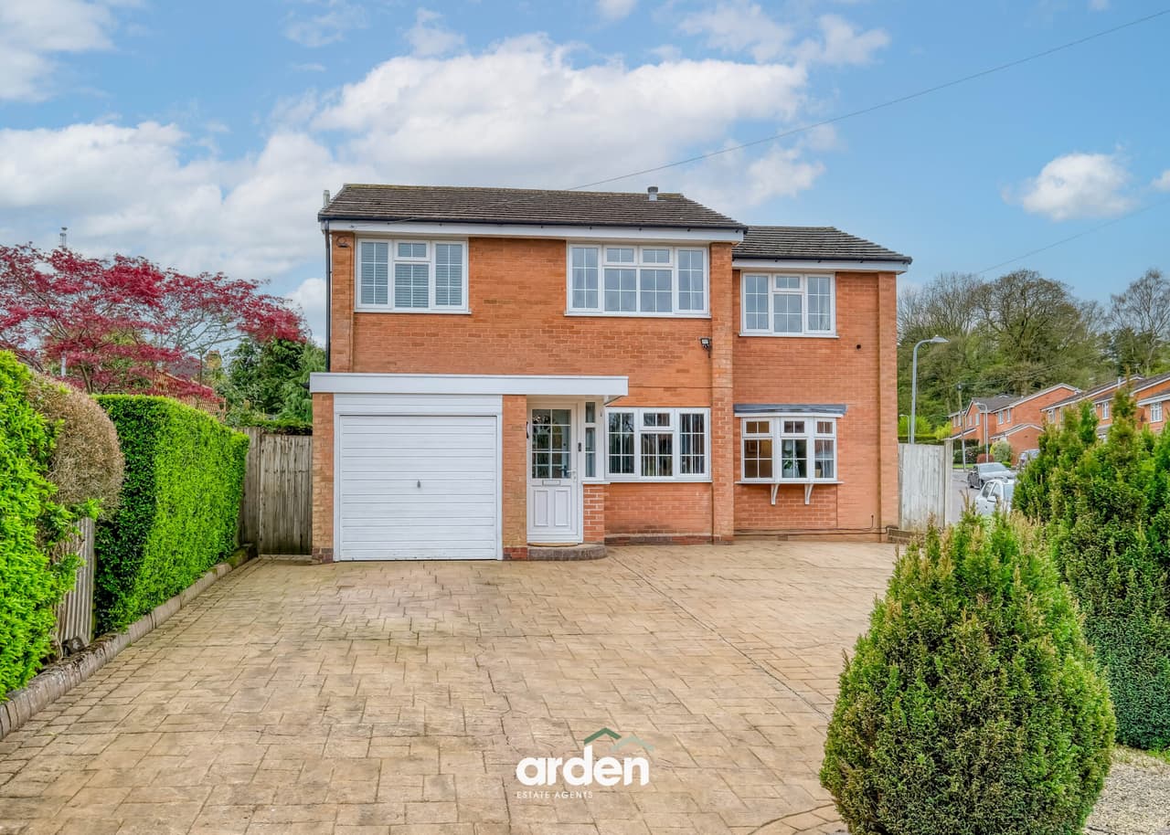 Holmes Drive, Rednal, Birmingham, Birmingham, B45 9ED