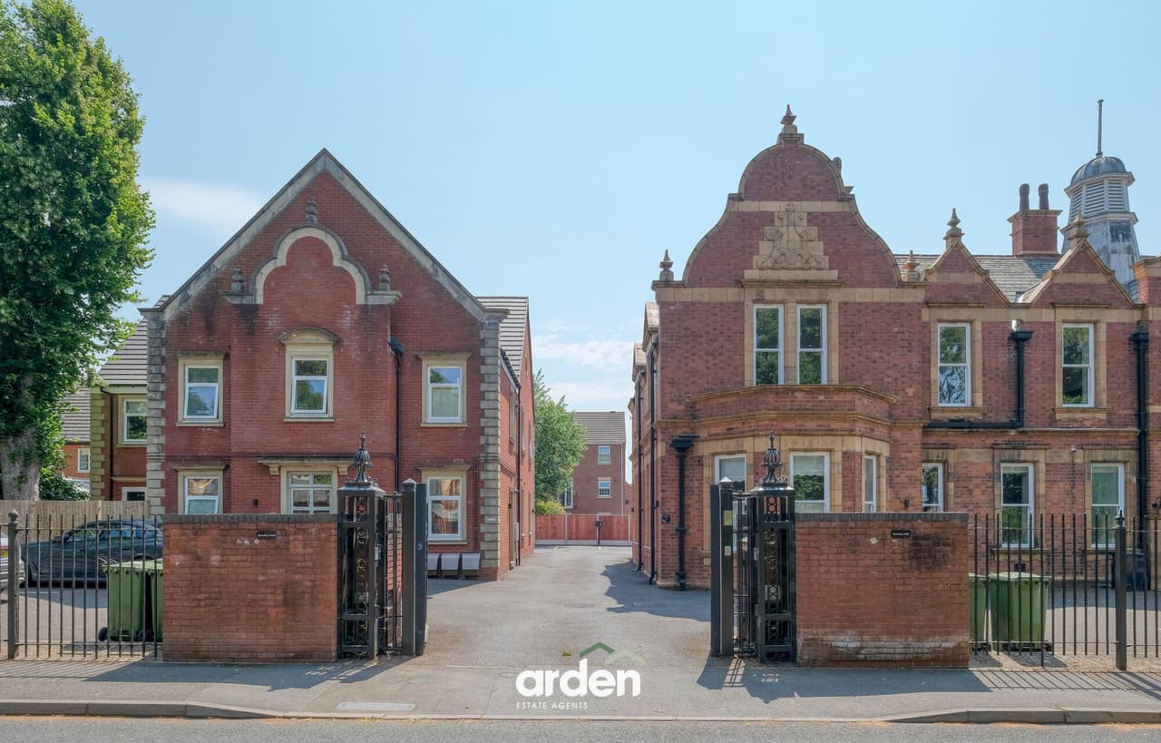 Apartment 9, Barnsley Court Barnsley Hall Road, Bromsgrove, Bromsgrove, B61 0TX