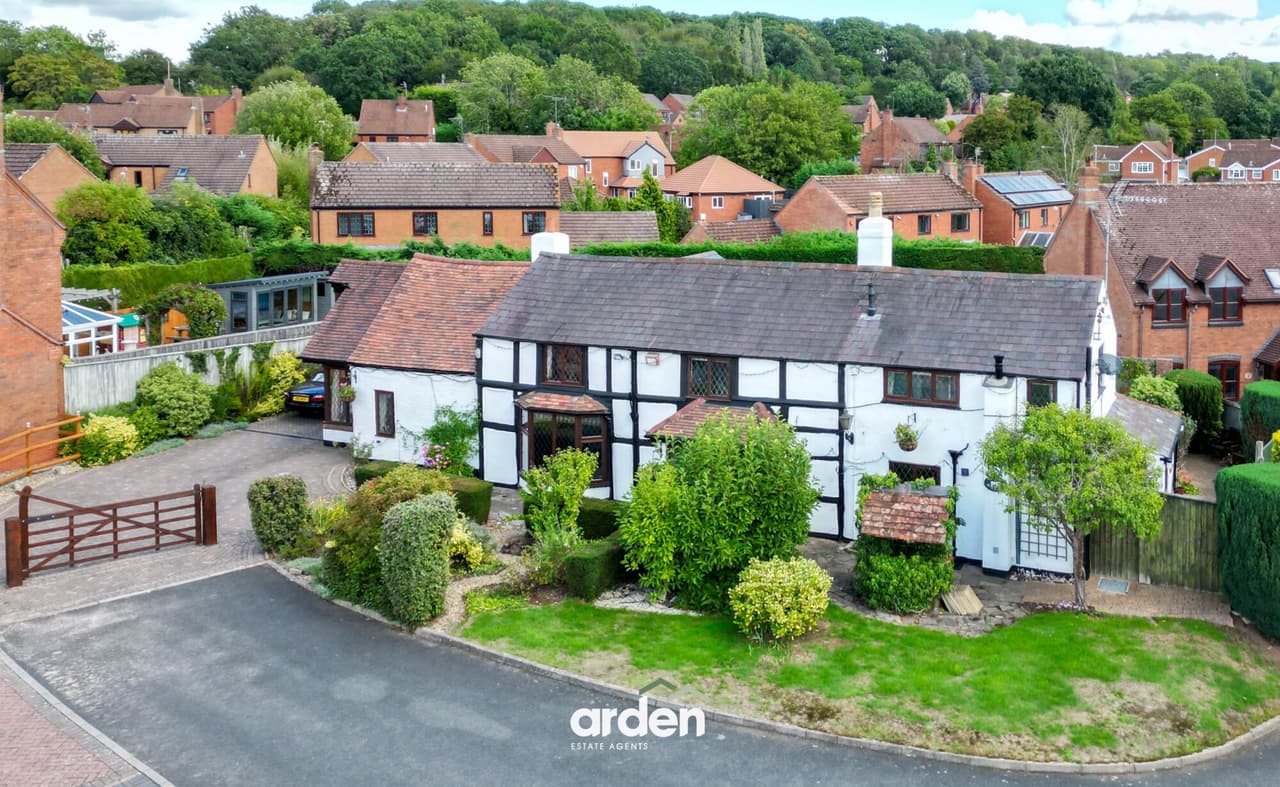 Weavers Hill, Hunt End, B97