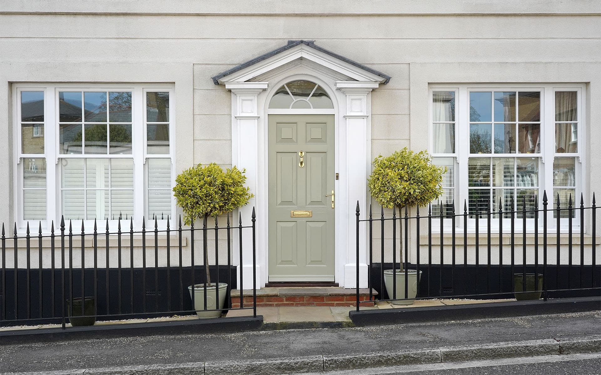 For empty properties, our sister company can furnish and style your home to attract buyers.