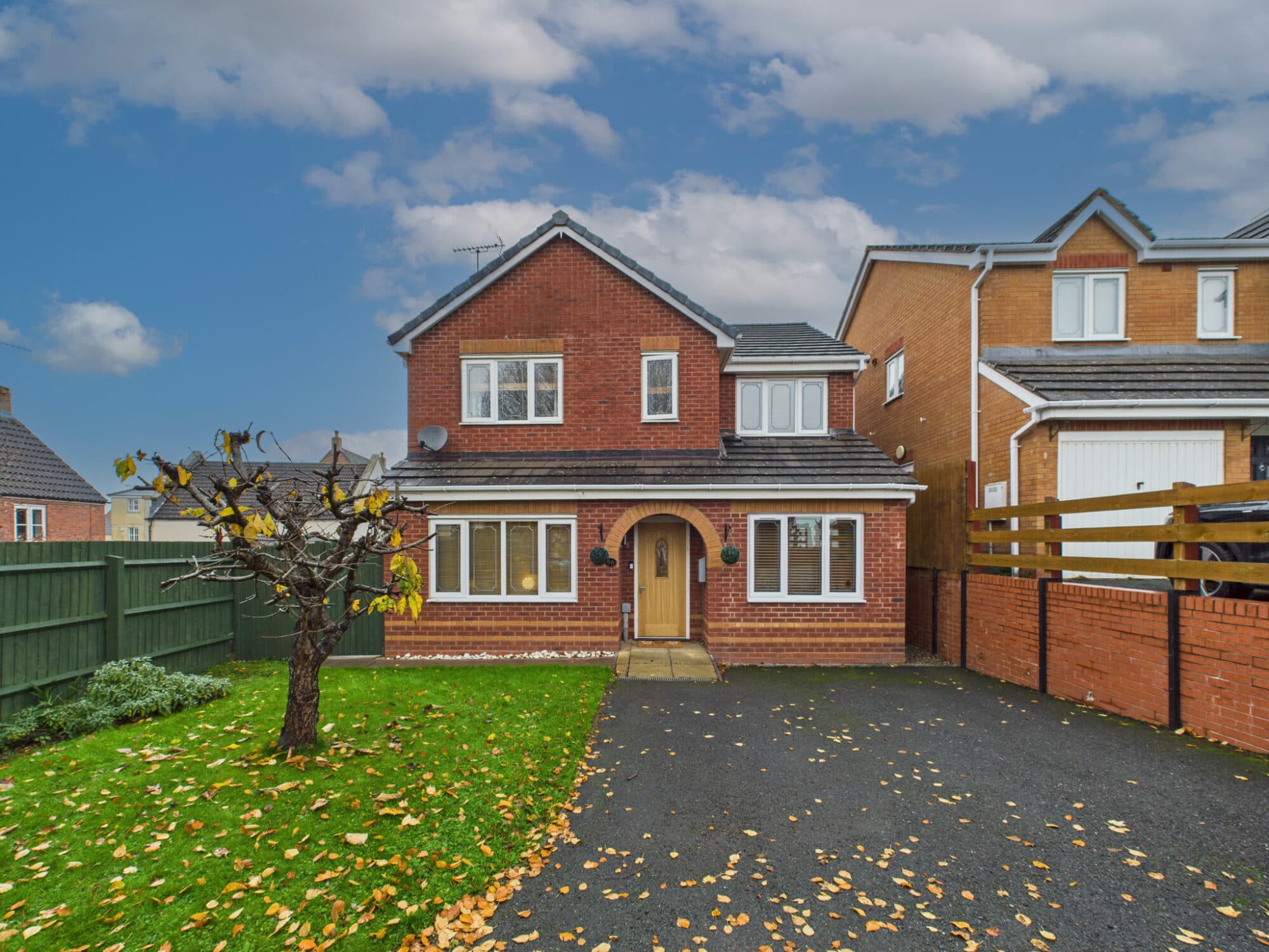Royal Worcester Crescent, Bromsgrove, Bromsgrove, B60 2TA