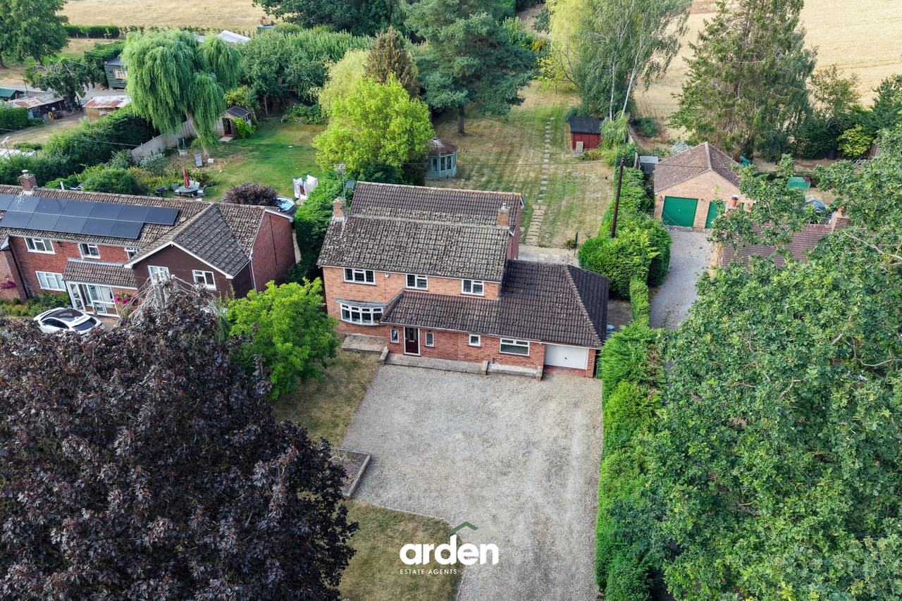 Alcester Road, Radford, WR7
