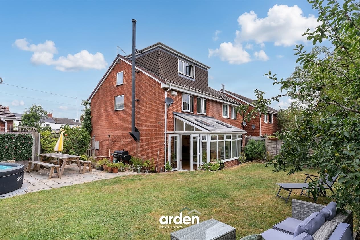 Robins Hill Drive, Alvechurch, Birmingham, Birmingham, B48 7NJ