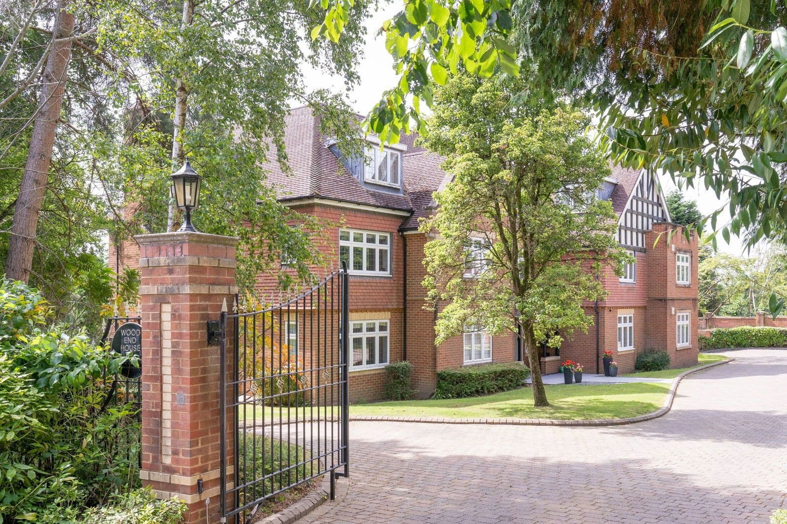 Wood End Drive, Barnt Green, B45