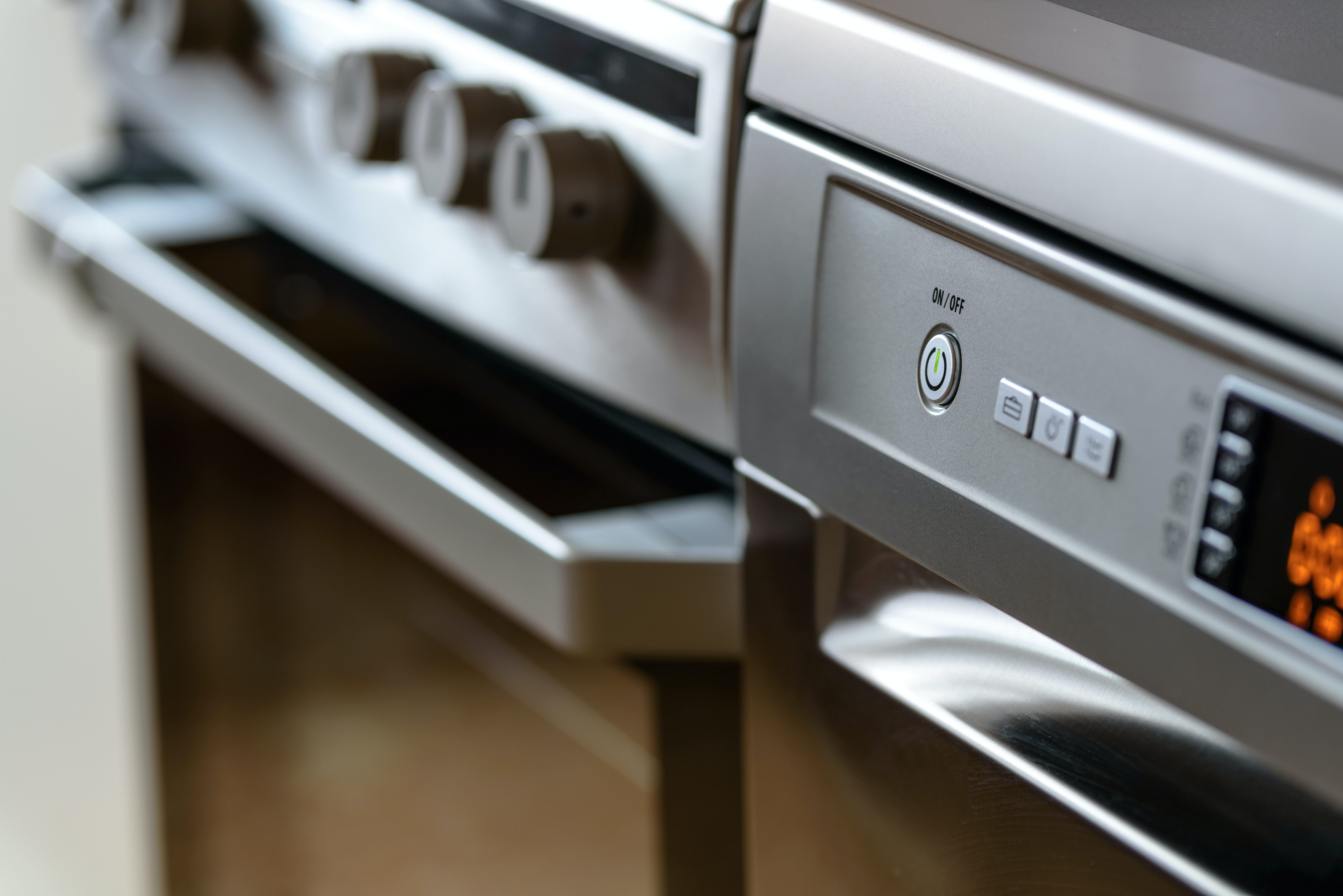 Energy efficient oven appliance